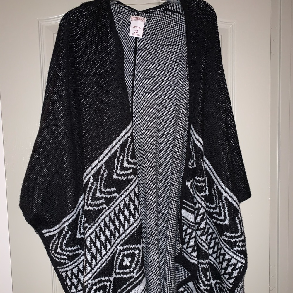 Merona Black and White Aztec Poncho